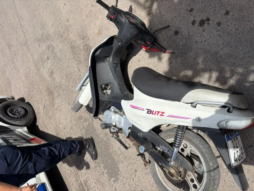 La moto que fue robada, y por la que se dio una fuga donde un delincuente cayó sobre una bebé de 10 meses.