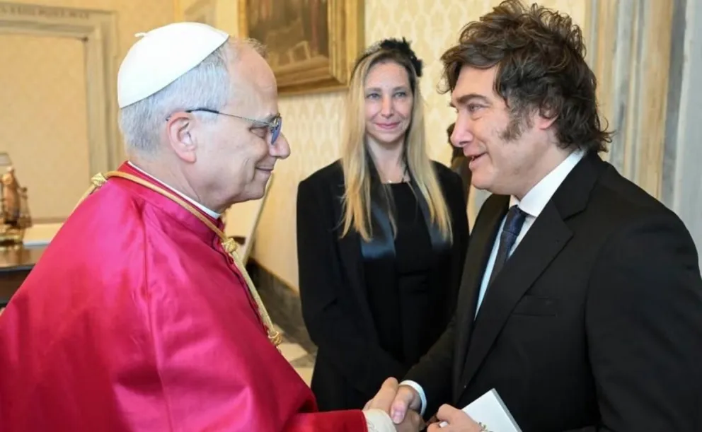 Javier y Karina Milei, en una audiencia en Roma con el papa León XIV.